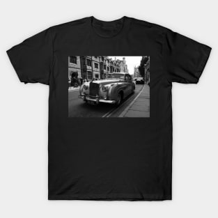 Classic luxurious vintage car in Cambridge, England, UK T-Shirt